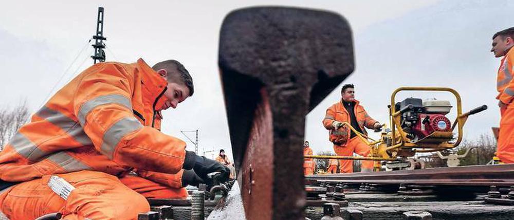 Viel Arbeit für die Bahn. Im laufenden Jahr soll es bis zu 850 Baustellen im verzweigten Netz der Bahn geben.