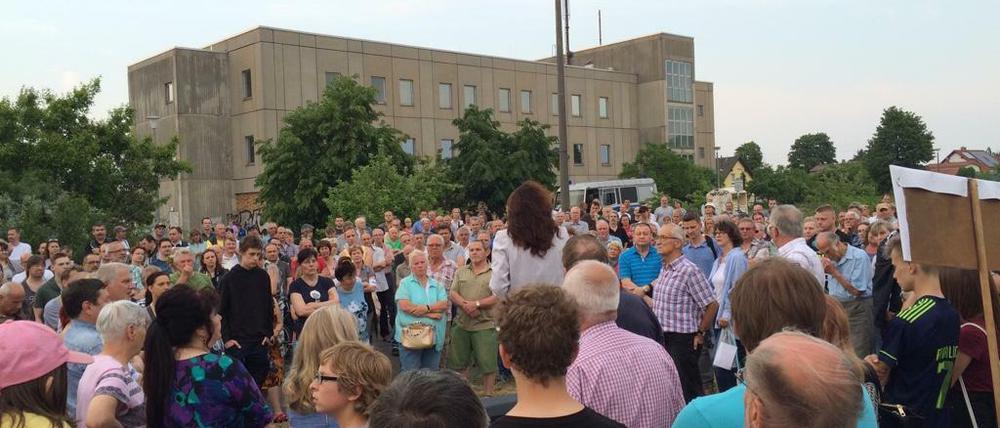 Protest vor Platte: Katrin Vogel sprach am Montag vor 300 Demonstranten
