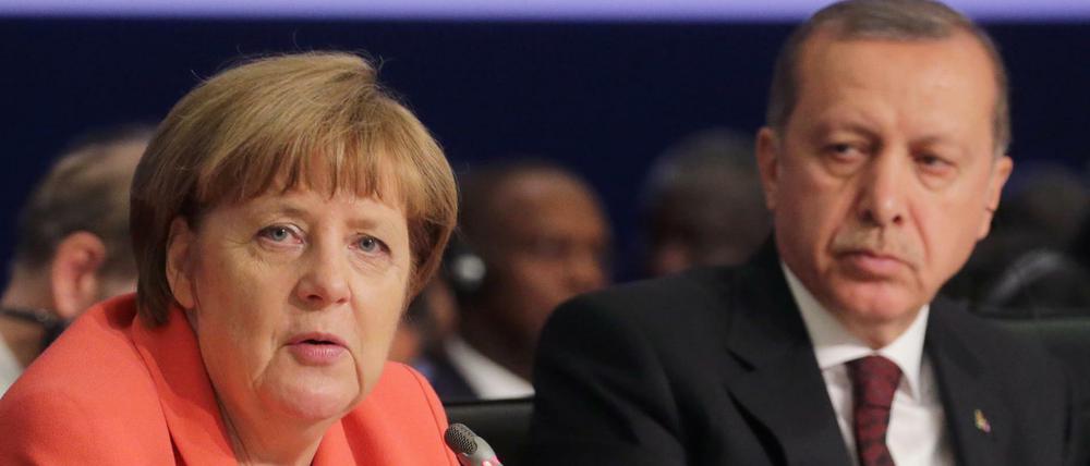 Merkel und Erdogan beim UN-Nothilfegipfels in Istanbul.