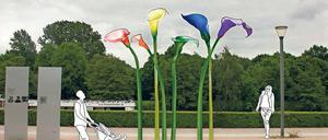 Sechs Blüten in den Farben des Regenbogens haben UdK-Studenten entworfen. 
