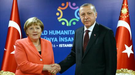 Angela Merken und Recep Tayyip Erdogan beim UN-Nothilfegipfels in Istanbul am 23. Mai 2016. 