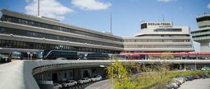 Der Flughafen Tegel, mit vollem Namen Otto Lilienthal, soll nach dem Willen des Senats schließen - zahlreiche Bürger wollen ihn offen halten.