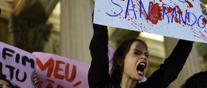 Protest in Rio de Janeiro gegen eine Gruppenvergewaltigung.
