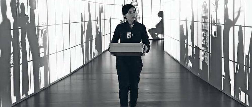 Schattenreich. Die intergalaktische Postbotin Yoko Suzuki (Megumi Kagurazaka) braucht elf Jahre für 81 Pakete.