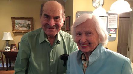 Dr. Henry Heimlich (96) und die von ihm gerettete Patty Ris (87) in ihrem Altenheim.