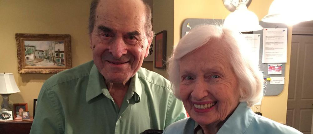 Dr. Henry Heimlich (96) und die von ihm gerettete Patty Ris (87) in ihrem Altenheim.