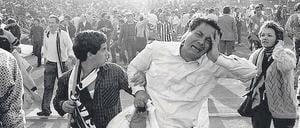 Tragödie in Brüssel. Die Katastrophe nimmt am 29.5.1985 im Brüsseler Heysel-Stadion ihren Lauf. Vor Beginn des Europapokal-Finals zwischen dem FC Liverpool und Juventus Turin kommt es zu schweren Ausschreitungen der Fans.