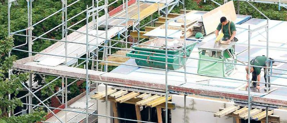 Hochkonjunktur. Deutschlands Bauindustrie rechnet 2016 mit Wachstum – und will neue Mitarbeiter einstellen. Foto: Bodo Marks/dpa