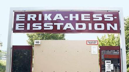 Mode statt Kufen. Bereits im Sommer 2014 fand die Fashion Week im Erika-Heß-Stadion in Wedding statt – auch damals war die Straße des 17. Juni wegen der Fanmeile blockiert.