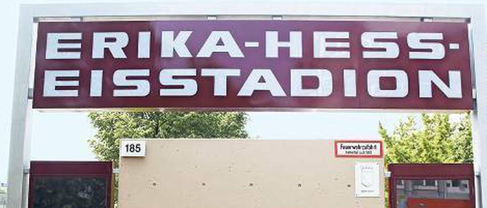 Mode statt Kufen. Bereits im Sommer 2014 fand die Fashion Week im Erika-Heß-Stadion in Wedding statt – auch damals war die Straße des 17. Juni wegen der Fanmeile blockiert.