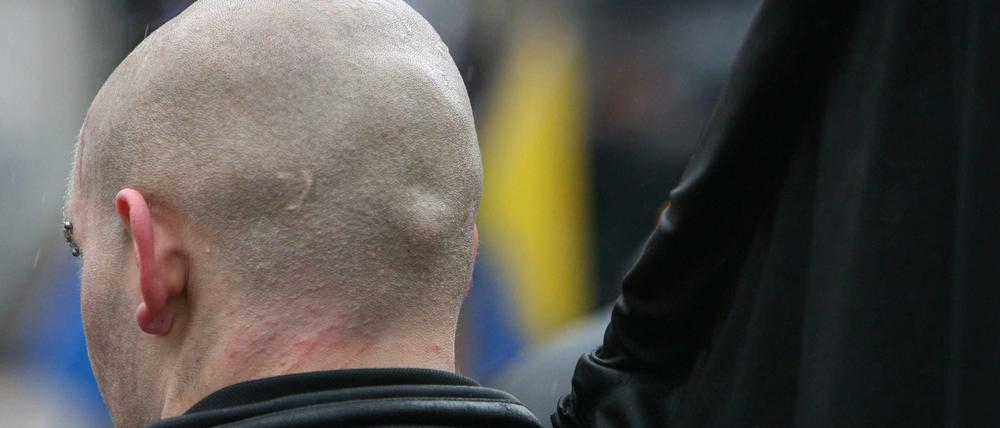 Ein Neo-Nazi hat in Österreich damit gedroht, Asylwerber zu erschießen. (Symbolbild)