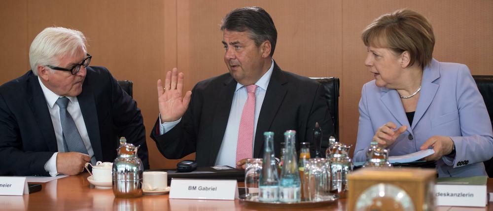 Am Kabinettstisch, aber nicht im Bundestag: Frank-Walter Steinmeier, Sigmar Gabriel und Angela Merkel.