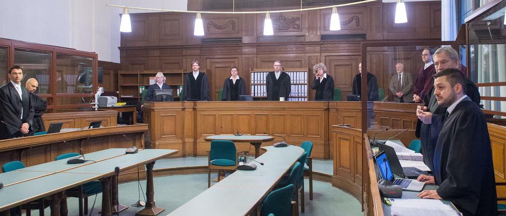 Anwälte und Richter im Berliner Kammergericht.