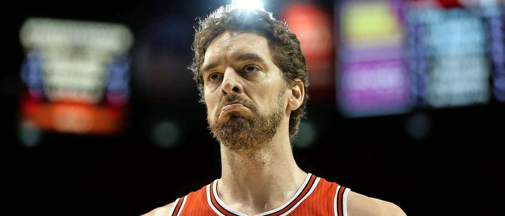 Der 35 Jahre alte Center spielt in der NBA bei den Chicago Bulls.