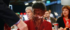 Sahnetorten erfreuen sich als Mittel rabiater Kritik wachsender Beliebtheit.