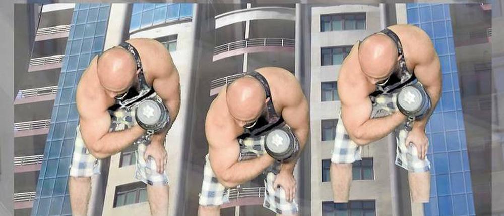 Die New Yorker Künstlerin Hannah Black zeigt in ihrem Video „Bodybuilding“ Muskelmänner als Analogie zur Gesellschaft.