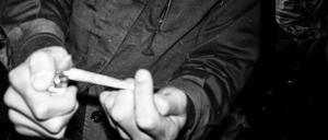 Es ist wahrscheinlicher, eine Cannabis-Abhängigkeit zu entwickeln, wenn man schon vor 18 zu kiffen beginnt. 