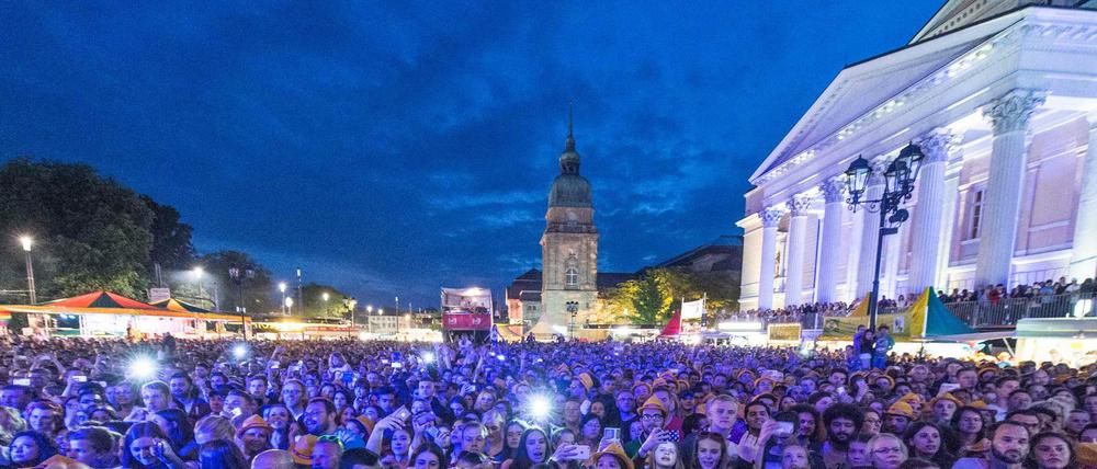 Inmitten der ausgelassenen Stimmung schlugen die Täter zu.