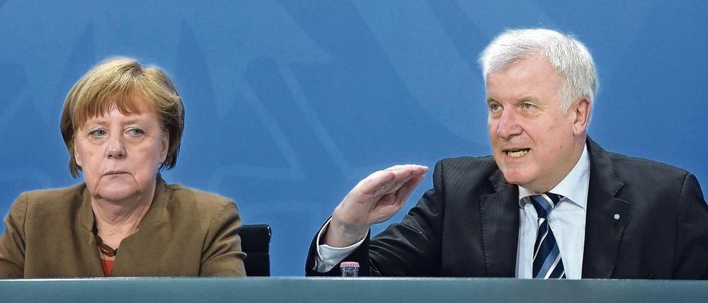 Bundeskanzlerin Angela Merkel (CDU) und der CSU-Vorsitzende Horst Seehofer