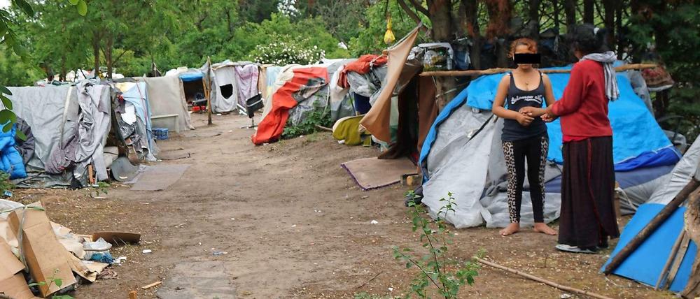 Tagsüber ist fast niemand im Camp. Mit diesen zwei Bewohnerinnen konnten wir wegen sprachlicher Hürden leider nicht reden.