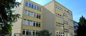 Mangelware. Schulen werden in Berlin dringend gebraucht, der Bestand (hier die GutsMuths-Grundschule in der Singerstraße 8 in Mitte) und der Bedarf klaffen auseinander. 