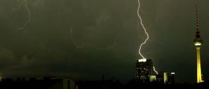 Gewitter über Berlin - sind auch am heutigen Montag wieder zu erwarten.