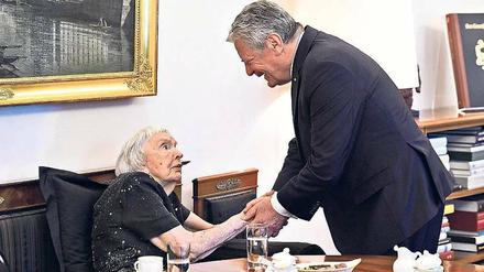 Die Grande Dame der russischen Menschenrechtsbewegung, Ljudmila Alexejewa, zu Gast bei Bundespräsident Joachim Gauck.