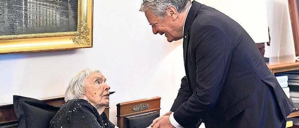 Die Grande Dame der russischen Menschenrechtsbewegung, Ljudmila Alexejewa, zu Gast bei Bundespräsident Joachim Gauck.