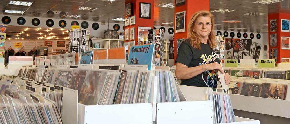 Hier läuft schon der Ausverkauf. Brigitte Nicolaou in den bisherigen Räumen von City Music im Ku'damm-Karree.