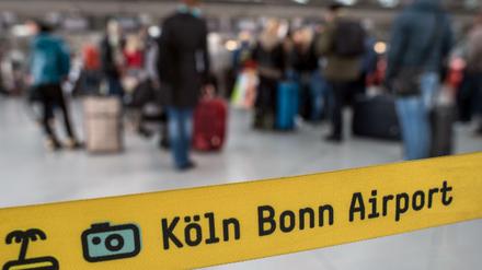 Am Flughafen Köln-Bonn sind am Montagmittag alle Flüge gestoppt worden. 