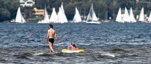 Am Wannsee kann man schon länger baden, am Wochenende öffnen weitere Sommerbäder. 
