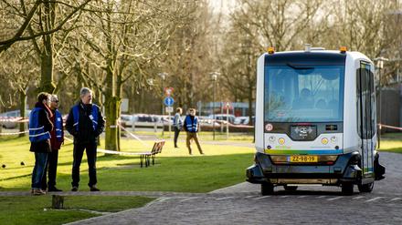 Fahrerlose Busse werden bereits auf den Straßen im niederländischen Wageningen eingesetzt. Auch in Berlin würden Bus-Unternehmer gerne solche Tests wagen. 