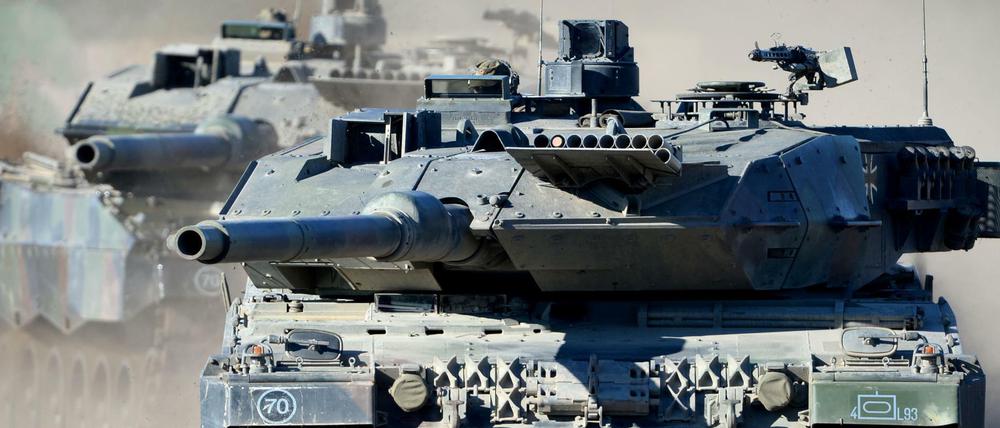 Nicht mehr auf der Einkaufsliste der Saudis: Kampfpanzer "Leopard 2", hier während eines Bundeswehr-Manövers.