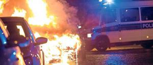 Lichterloh. Brandstiftungen gegen Autos hatten etwas nachgelassen, werden aber wieder zahlreicher. Bereits 150 gab es in diesem Jahr, darunter die acht Serientaten aus Oberschöneweide. 