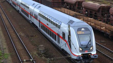 Ein Intercity überrollte eine 91 Jahre alte Frau in Bremen - sie überlebte leicht verletzt.