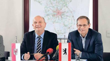 Ist ja komisch. Dietmar Woidke (links) und Michael Müller hatten ihre Differenzen offenbar überwunden. 