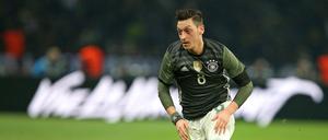 Mesut Özil, 27, lief seit 2009 in 72 Spielen für die deutsche Nationalelf auf.