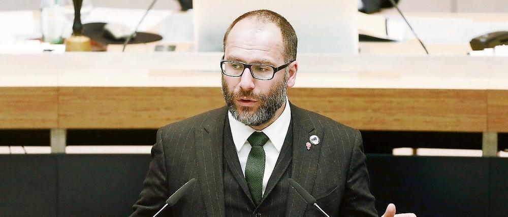 Oliver Höfinghoff, damals Vorsitzender der Piraten-Fraktion, 2014 bei einer Sitzung des Abgeordnetenhauses.