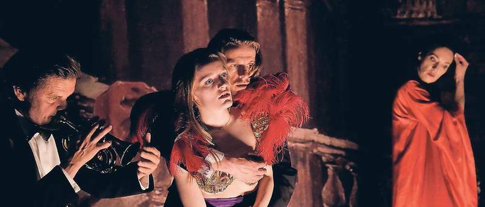 Spätberlinische Dekadenz. Die Molière-Truppe mit Lars Rudolph, Hanna Hilsdorf, Alexander Scheer und Jeanne Balibar.