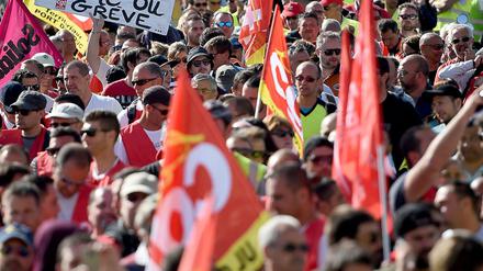 Gewerkschafter demonstrieren in Marseille gegen die neue Arbeitsgesetzgebung.