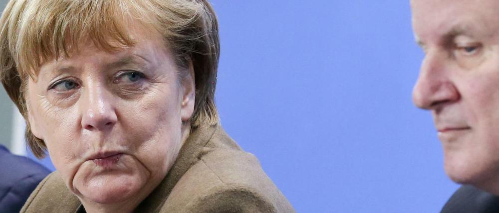 Sie reden miteinander: CDU-Chefin Angela Merkel und der CSU-Vorsitzende Horst Seehofer.