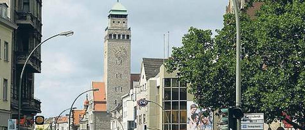 Das ist doch … ja, klar, das ist die Karl-Marx-Straße in Neukölln. Sie hieß bis 1947 Berliner Straße.