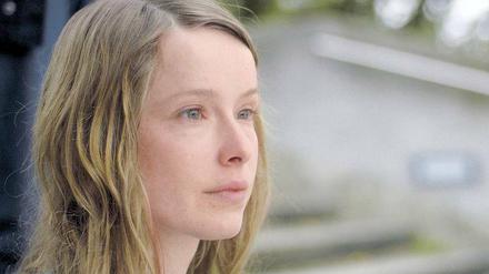 Odine Johne, geboren in Stuttgart und seit zehn Jahren mit Unterbrechungen in Berlin lebend, spielt die Hauptrolle der Agnes in Johannes Schmids