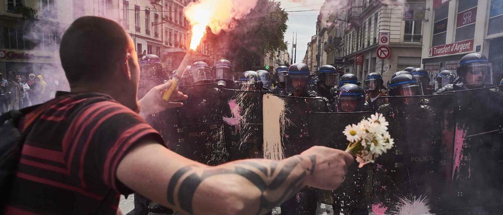 Teils friedlich, teils gewalttätig gingen Hunderttausende in den vergangenen Tagen in Frankreich auf die Straße. 