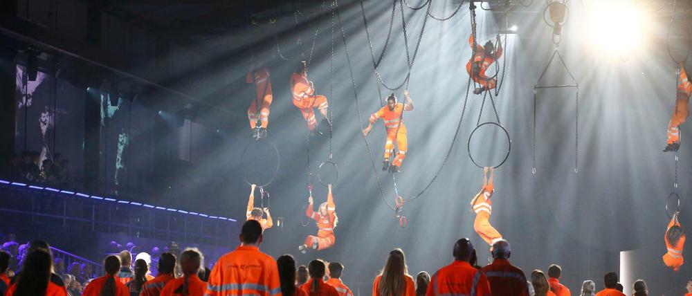 Darsteller bei der Eröffnung des Gotthard-Tunnels: große Show für ein großes Projekt.