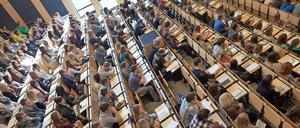 Sozial etwas offener geworden. Die Studienstiftung des deutschen Volkes hebt den Anteil an Nicht-Akademiker-Kindern und verweist auf einen hohen Anteil von Stipendiaten mit Migrationshintergrund. 