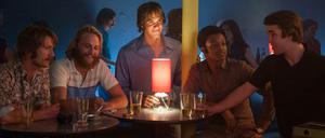 Alles Disco. In der Mitte Jake (Blake Jenner).