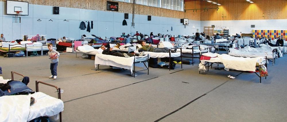 Heim auf Zeit. Tausende Geflüchtete übernachten bislang in Turnhallen wie hier in der Königin-Luise-Straße 47 in Dahlem.