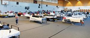 Heim auf Zeit. Tausende Geflüchtete übernachten bislang in Turnhallen wie hier in der Königin-Luise-Straße 47 in Dahlem. 