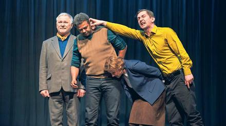Szene aus „Musa Dagh“ von H. W. Kroesinger 2015 am Gorki-Theater.